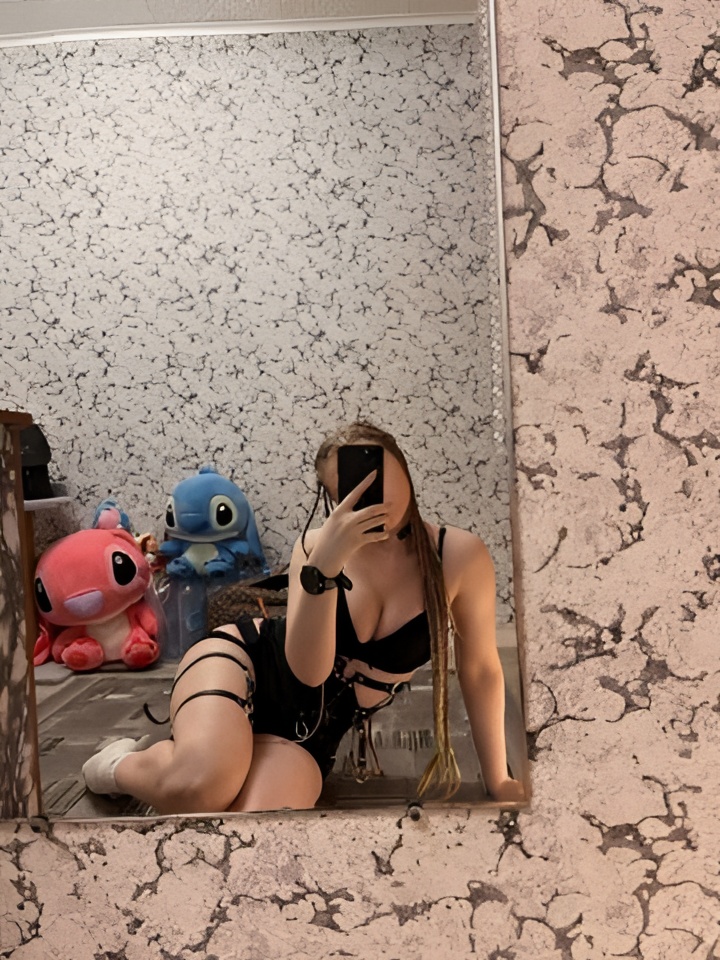 Дарья привлекальеная девушка из Кадиевки цена от 2000 руб