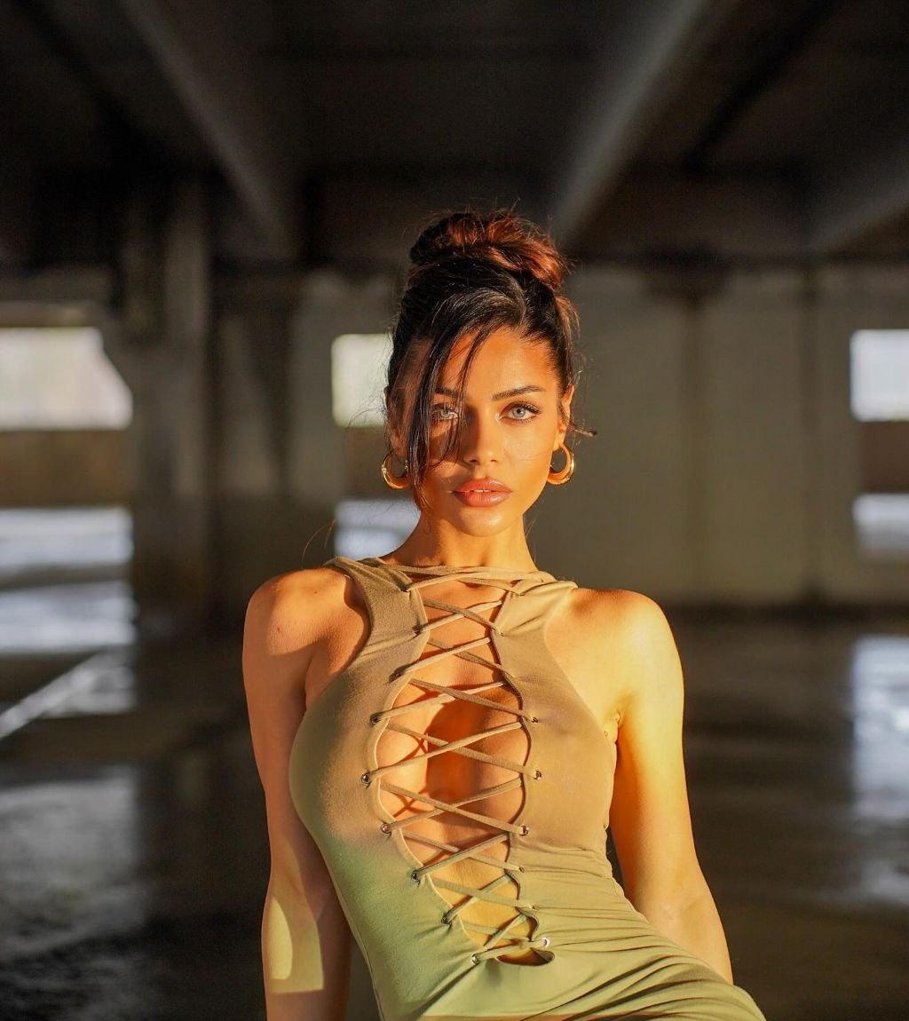 Настюша привлекальеная девушка из Кадиевки цена от 8000 руб