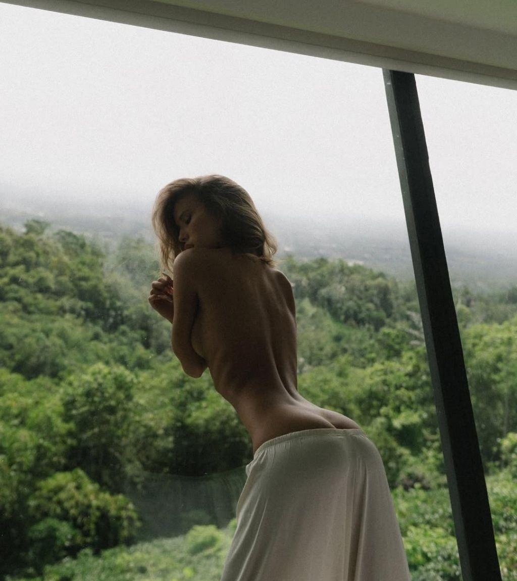 Карина привлекальеная девушка из Кадиевки цена от 7000 руб