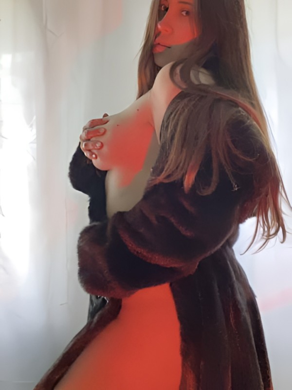 Регина привлекательная девушка из Кадиевки цена от 4000 руб